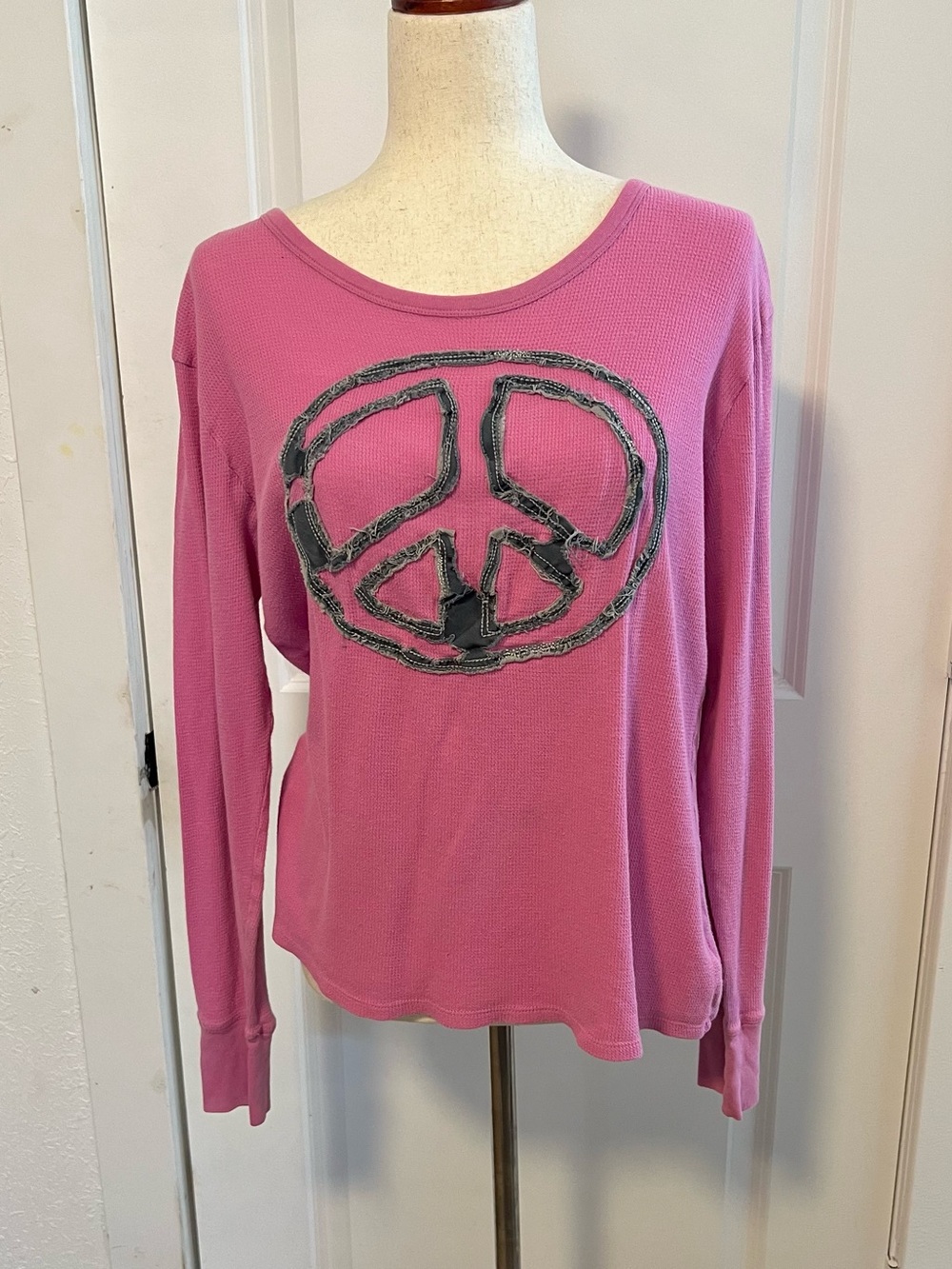 VNTG Y2K Old Navy 100% Cotton Peace Sign Thermal Long Sleeve Top Lizzie McGuire